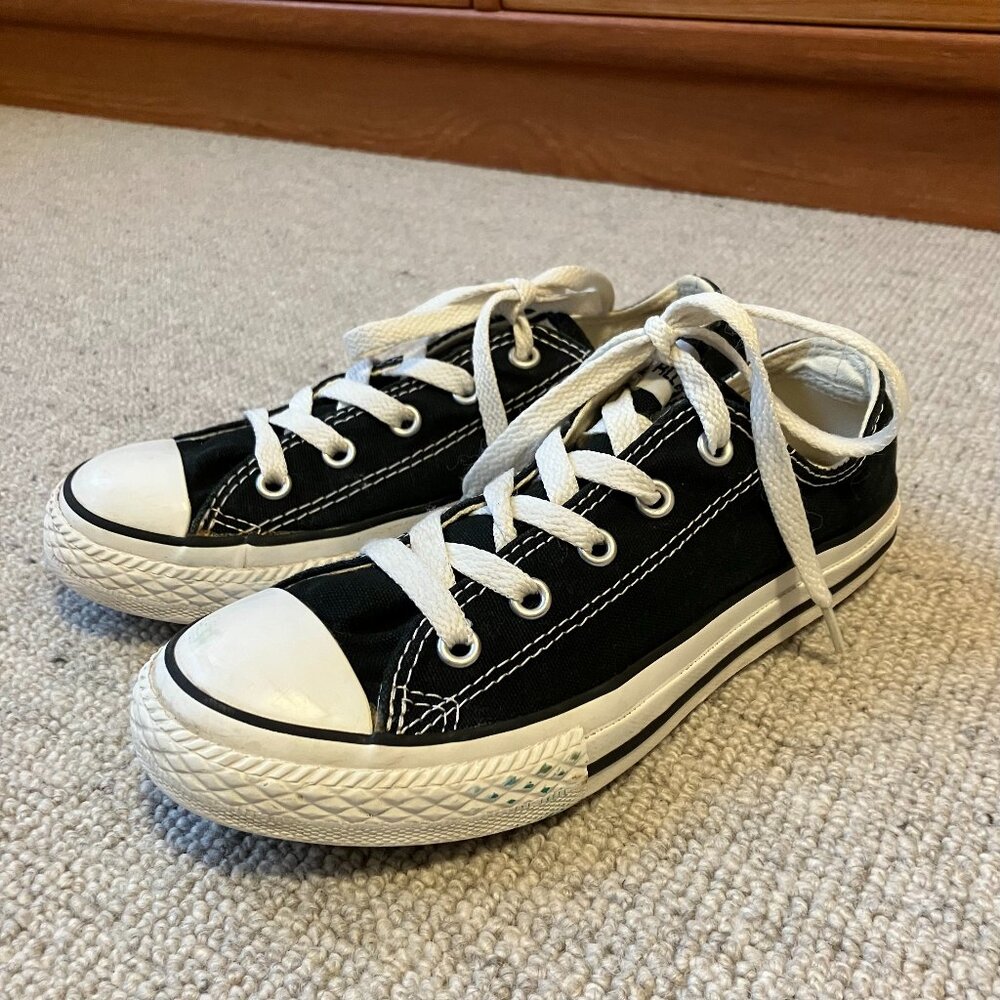 EUC Converse All Star Sneakers Size 1.5